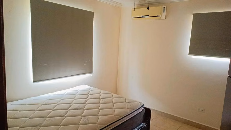 Rento sin muebles en condominio con piscina comunal - Imagen 9
