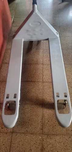 Palet manual Crown PTH 50 de 5000 lb