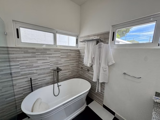 FP> ¡Oportunidad! Casa Moderna en Venta – Carretera Sur KM 10.5 $220,000