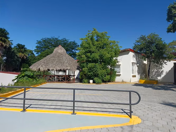 BOLONIA - SE RENTA PROPIEDAD COMERCIAL DE OFICINAS