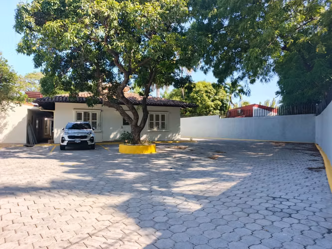 BOLONIA - SE RENTA PROPIEDAD COMERCIAL DE OFICINAS