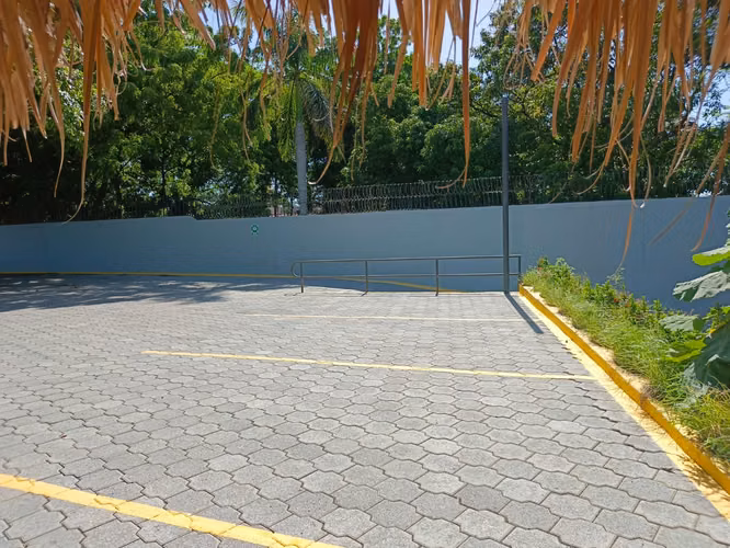 BOLONIA - SE RENTA PROPIEDAD COMERCIAL DE OFICINAS
