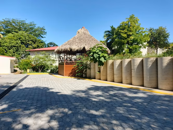 BOLONIA - SE RENTA PROPIEDAD COMERCIAL DE OFICINAS