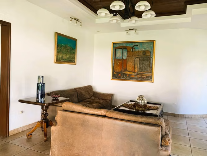¡Casa en Venta en Santo Domingo – Exclusividad, Espacio y Confort!