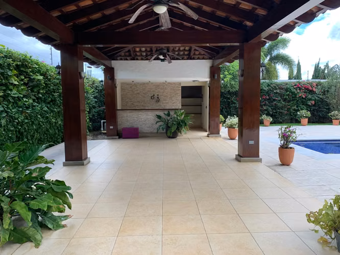 Hermosa casa en venta en Santo Domingo.