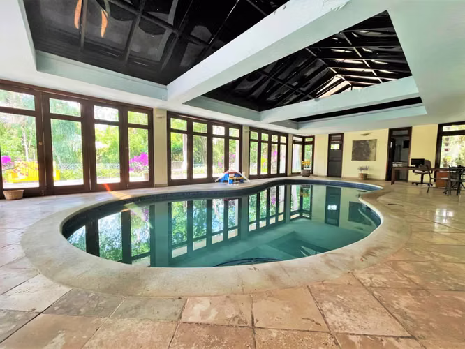 LL-Se Vende Complejo de Dos Casas con Piscina Techada