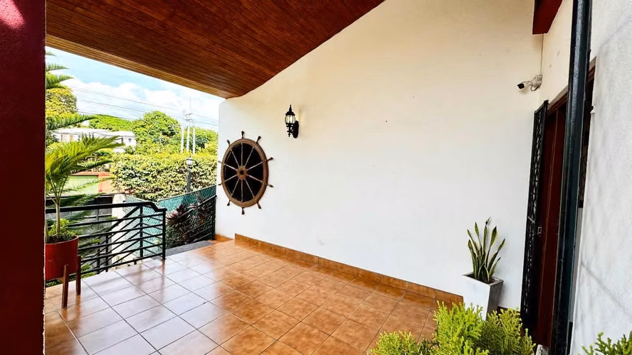 FP> ¡GANGA en Las Colinas! Casa con Piscina Ideal para Negocio o Vivienda $325,000