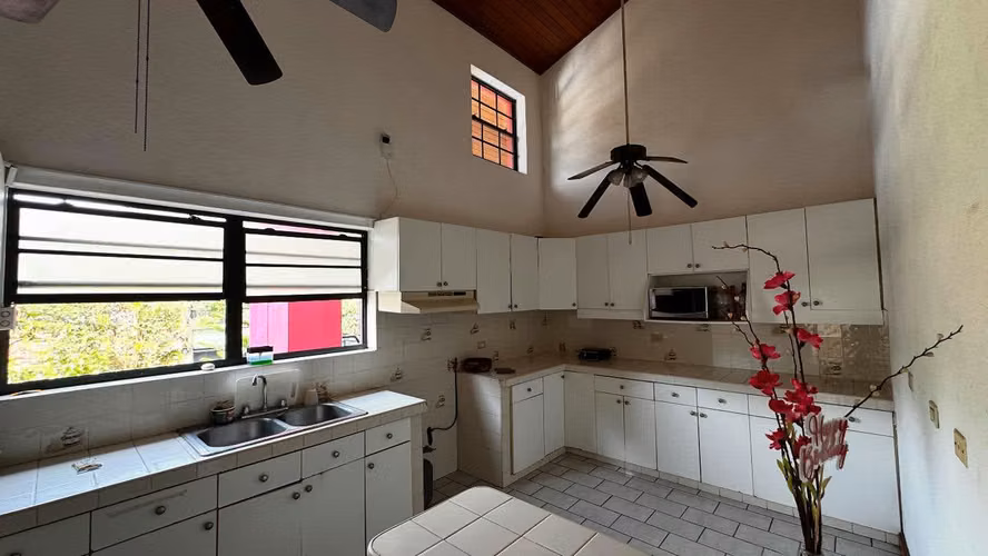 FP> ¡GANGA en Las Colinas! Casa con Piscina Ideal para Negocio o Vivienda $325,000