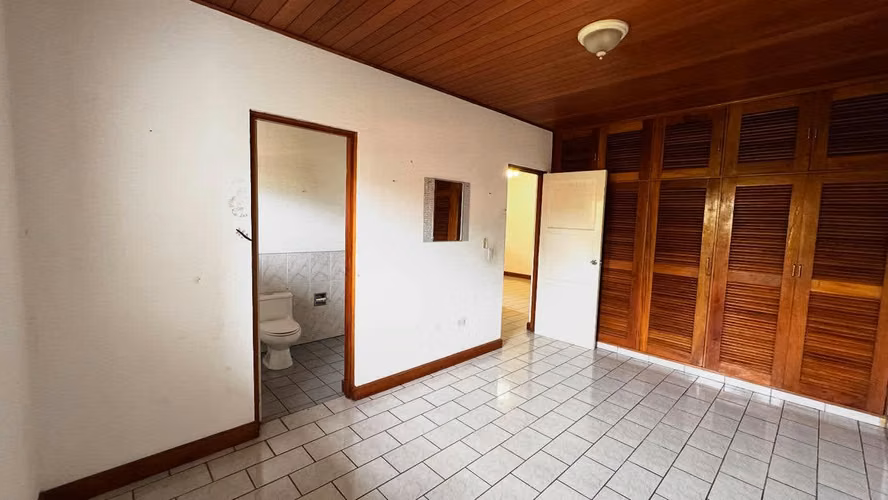 FP> ¡GANGA en Las Colinas! Casa con Piscina Ideal para Negocio o Vivienda $325,000
