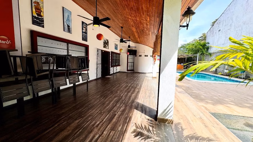 FP> ¡GANGA en Las Colinas! Casa con Piscina Ideal para Negocio o Vivienda $325,000