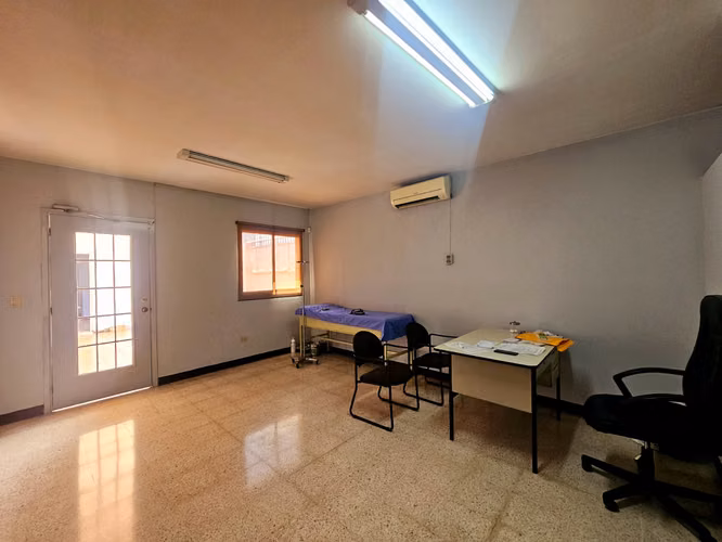 ¡Oportunidad Única de Inversión! Espaciosa Propiedad Comercial Esquinera con Gran Potencial Multifuncional ubicada en Barrio Santa Ana, Managua
