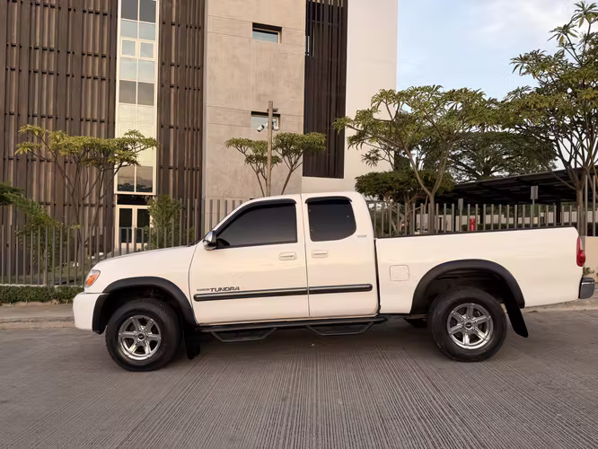 TOYOTA TUNDRA SR5