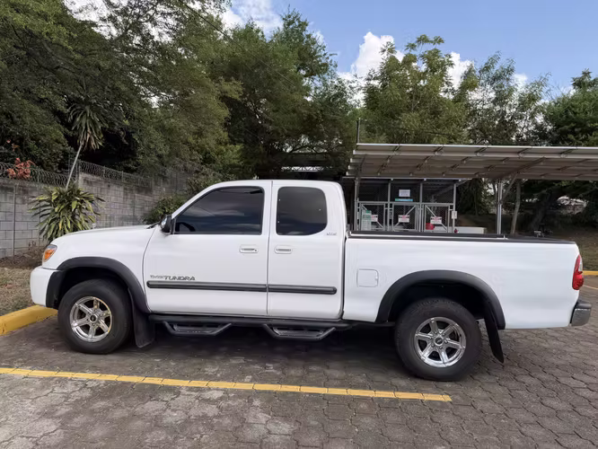 TOYOTA TUNDRA SR5