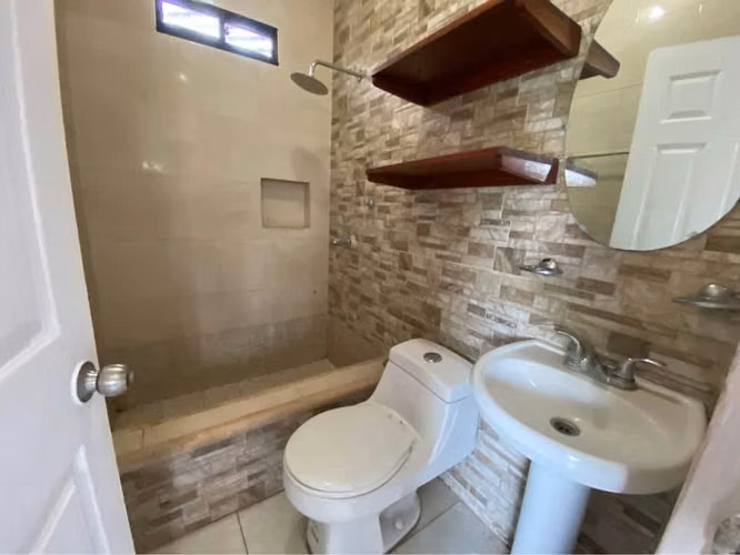  ¡SE VENDE CASA DE DOS PLANTAS EN ALTAGRACIA! FP