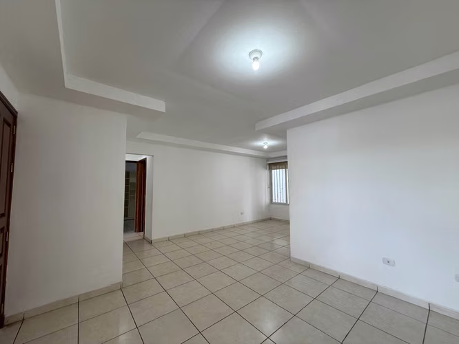 ¡Venta de Casa en Bosques de Miraflores – Seguridad y Comodidad