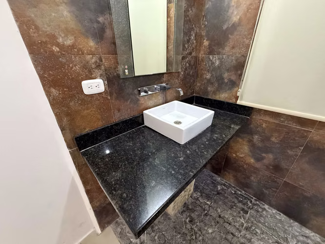 ¡Venta de Casa en Bosques de Miraflores – Seguridad y Comodidad