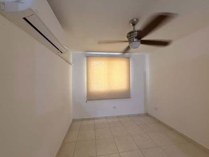 ¡Venta de Casa en Bosques de Miraflores – Seguridad y Comodidad