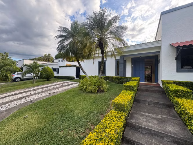  Casa en Renta – las colinas