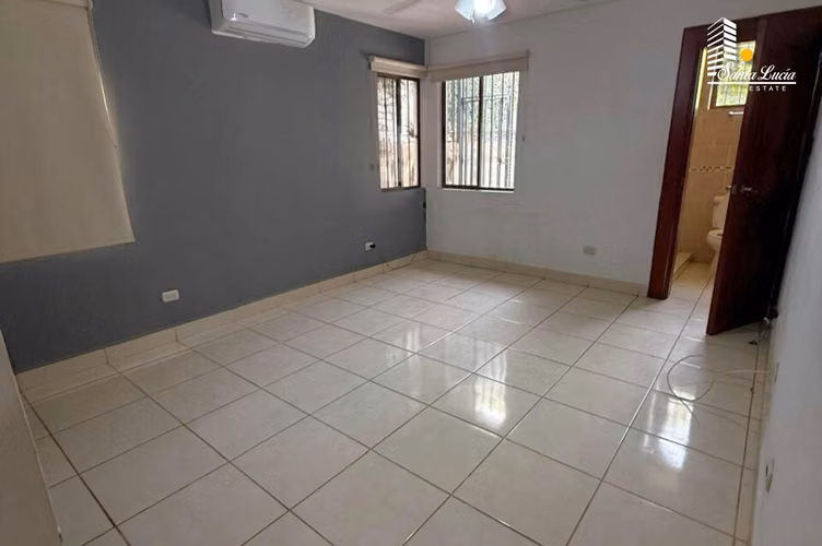 Venta de Casa en Villa Fontana Sur - LL