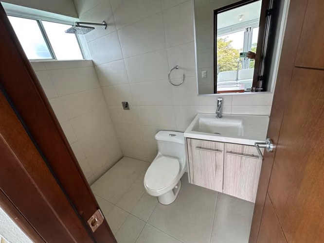 SE RENTA CASA ESTILO APARTAMENTO – - Imagen 4