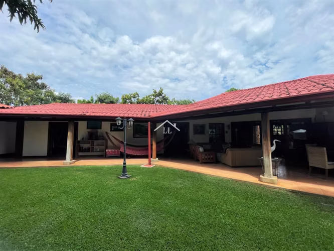 LL - Se Vende Casa en Residencial en Carretera Masaya