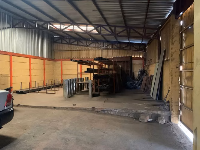 Se vende bodega en el Mercado Oriental