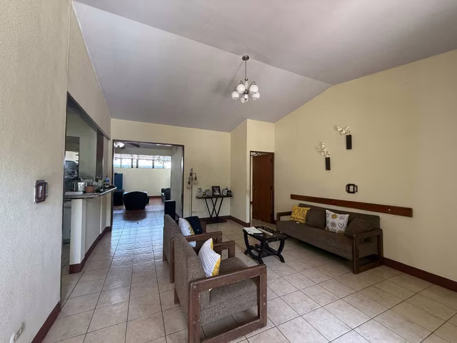 Casa en Venta en Sierras Doradas, Managua