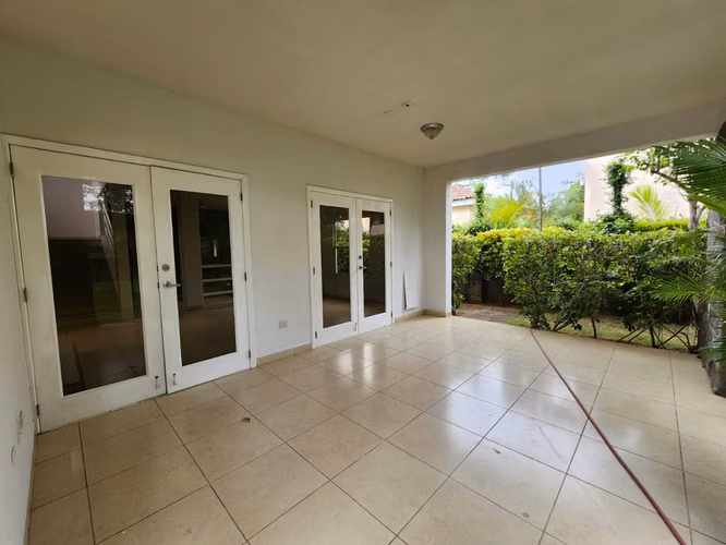 FH-Casa en Renta en Villa Fontana