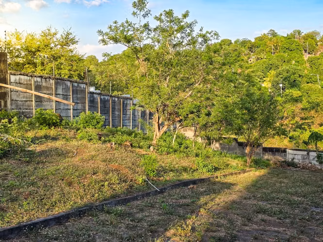Venta de Casa en Valle Ticomo con amplio terreno de 2,975 v² Managua!