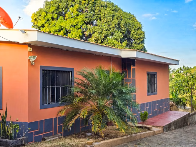 Venta de Casa en Valle Ticomo con amplio terreno de 2,975 v² Managua!