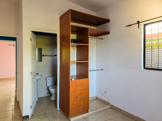 Venta de Casa en Valle Ticomo con amplio terreno de 2,975 v² Managua!