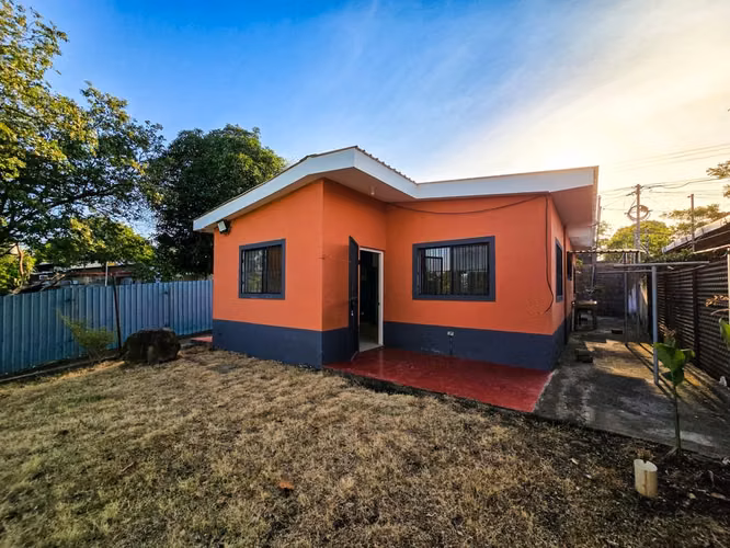 Venta de Casa en Valle Ticomo con amplio terreno de 2,975 v² Managua!
