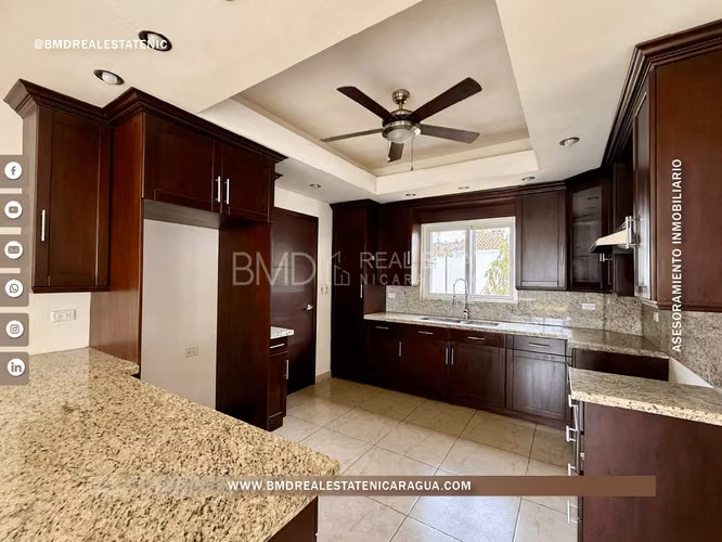 Se renta hermosa casa con terraza y jardines precioso en Las Colinas BG - Imagen 3