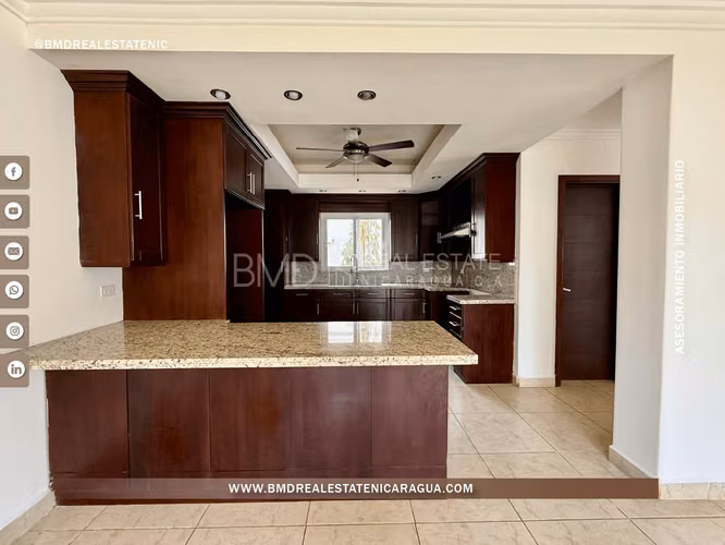 Se renta hermosa casa con terraza y jardines precioso en Las Colinas BG - Imagen 7