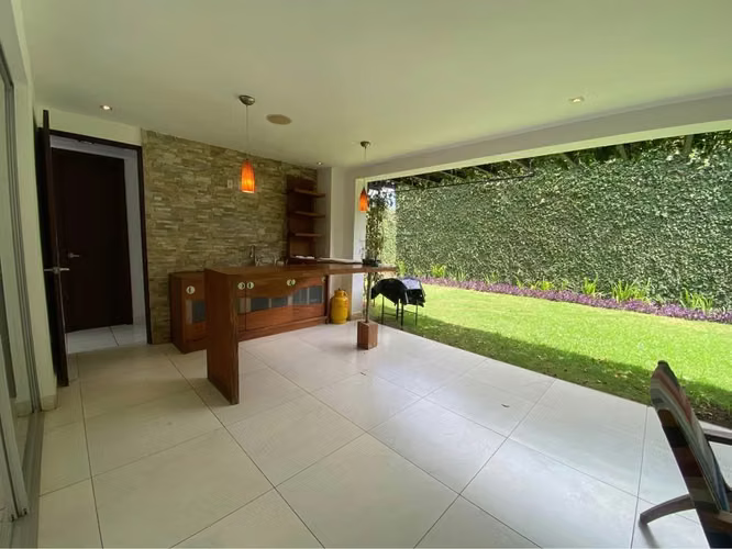 Se Vende Casa – Santo Domingo (por Galería) $235,000 FP