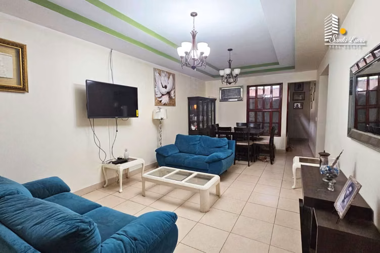 Preciosa Casa en Venta en Residencial Lomas del Valle – IY