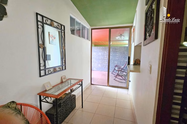 Preciosa Casa en Venta en Residencial Lomas del Valle – IY