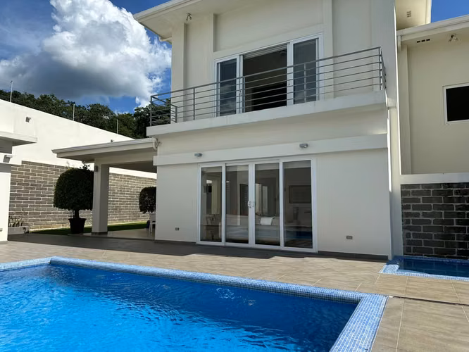  Casa Moderna en Balcones de Santo Domingo – ¡En Venta o Alquiler!  - Imagen 2