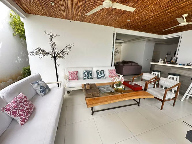  Casas Modernas en Las Colinas – En Condominio Privado 
