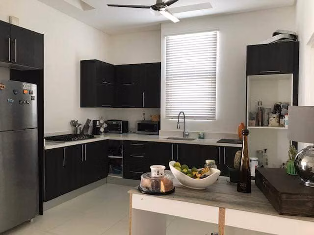  Casas Modernas en Las Colinas – En Condominio Privado 