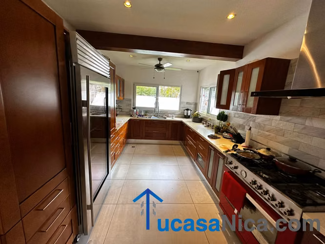  Casa Moderna Minimalista en Renta