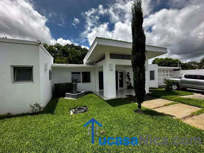  Casa Moderna Minimalista en Renta