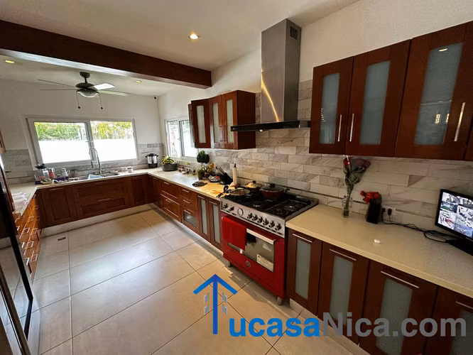  Casa Moderna Minimalista en Renta