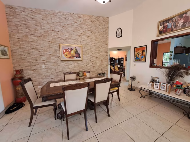 VENTA DE CASA EN RESIDENCIAL  ALTOS DEE VILLA FONTANA!!LAM