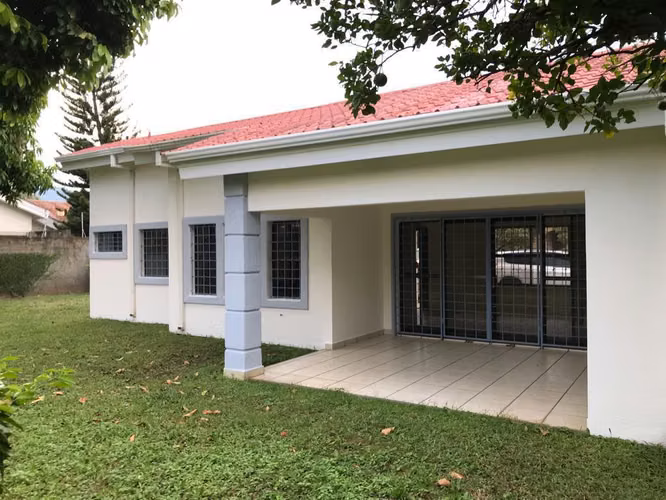 CARRETERA MASAYA KM 12. SE VENDE CASA RESIDENCIAL PRIVADO.