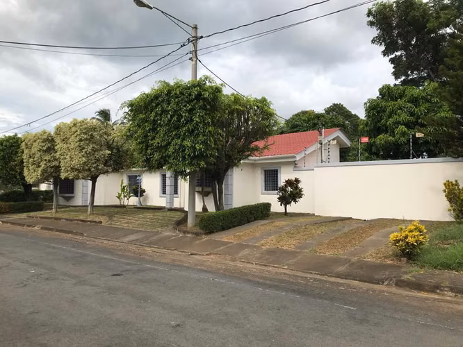 CARRETERA MASAYA KM 12. SE VENDE CASA RESIDENCIAL PRIVADO.