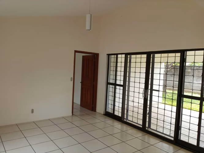 CARRETERA MASAYA KM 12. SE VENDE CASA RESIDENCIAL PRIVADO.
