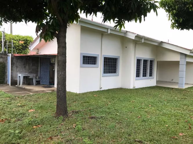 CARRETERA MASAYA KM 12. SE VENDE CASA RESIDENCIAL PRIVADO.