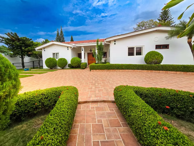 KC- Se vende casa en Las Colinas, Colinas de Santa Cruz, Managua - Imagen 2