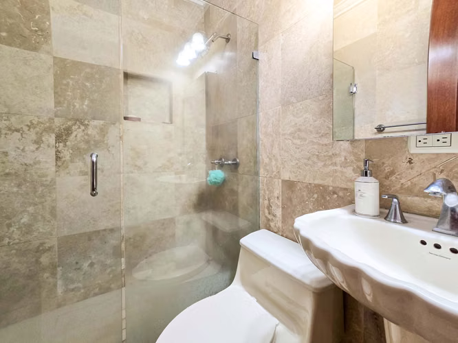 KC- Se vende casa en Las Colinas, Colinas de Santa Cruz, Managua - Imagen 10